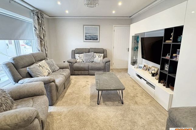 10, Garden Close, Hayling Island photo 3