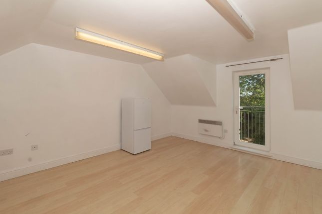 12, Faraday Gardens, Hitchin photo 3