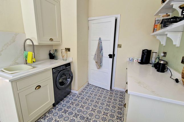 44, WOODLAND AVENUE, PORTHCAWL photo 4
