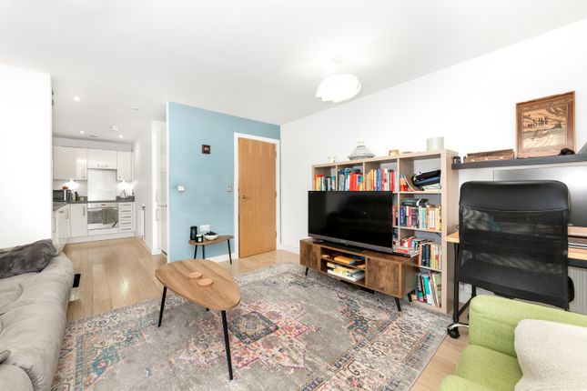 Thumbnail Flat for sale in Robsart Street, London