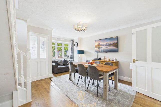 2 Damson Court, Hinckley photo 3