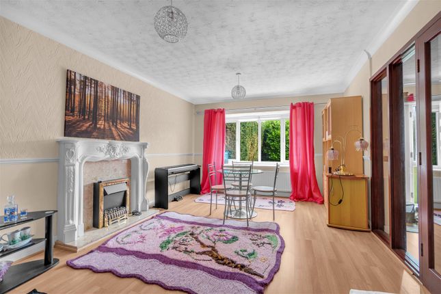24, Chadwell Springs, Grimsby photo 3