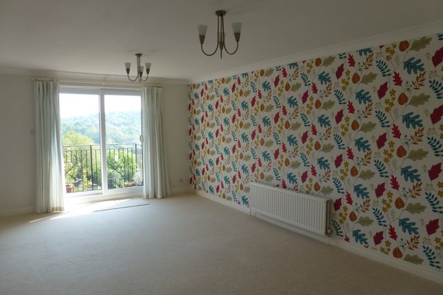 Flat to rent in Mill Street, Redhill