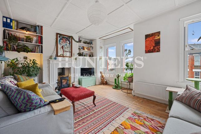 Flat for sale in Chapter Road, London