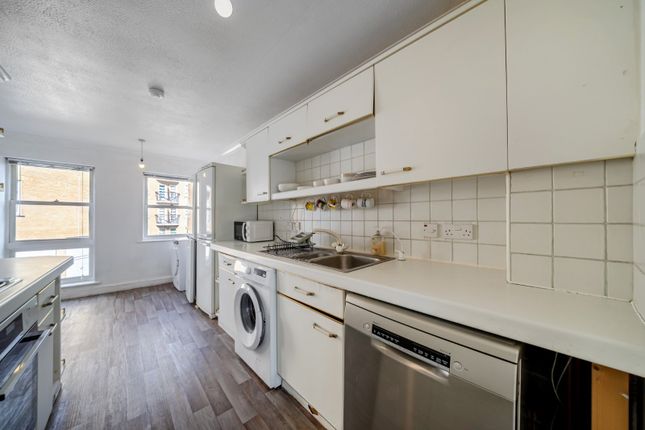 3, Wolfe Crescent, London photo 4