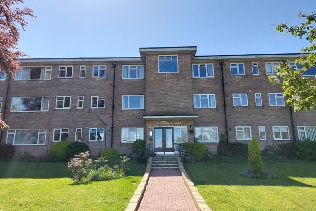 2 bed flat for sale in Vesey Close, Four Oaks, Sutton Coldfield B74