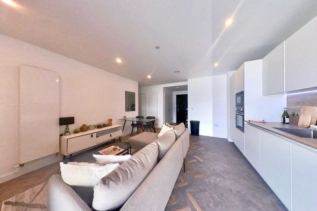 Apartment 806, Skyline Apartments, London photo 2
