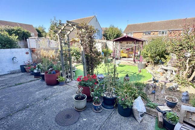 3, Begonia Place, Clacton-On-Sea photo 2