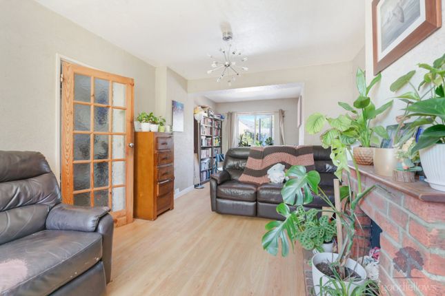 2, Faversham Road, Morden photo 4