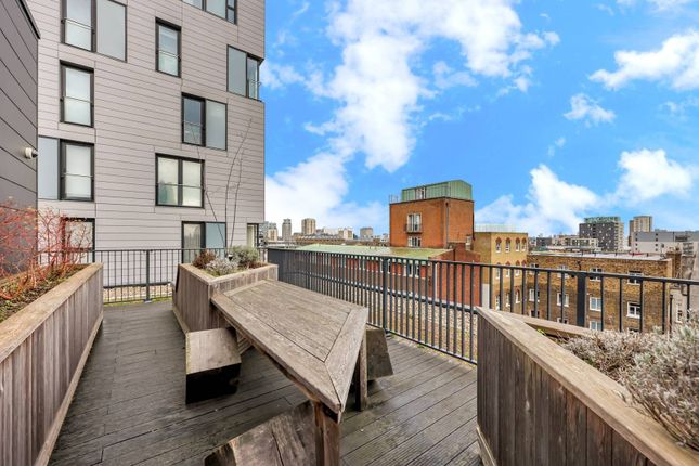 Flat for sale in Eastlight Apartments, Tower Hill, London