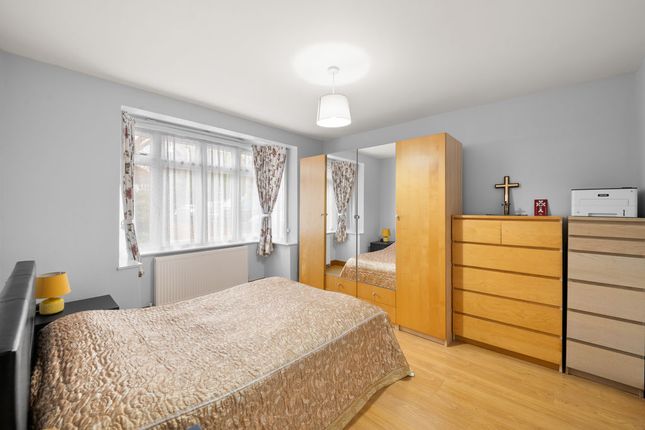 32, Eastcote Lane, Northolt photo 4