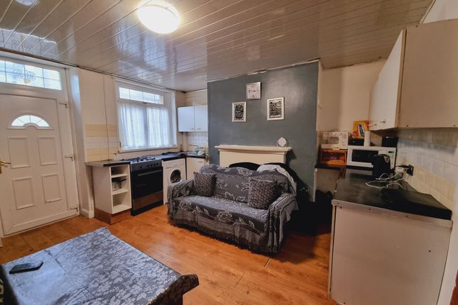 32 Bishop Street, Bradford photo 3