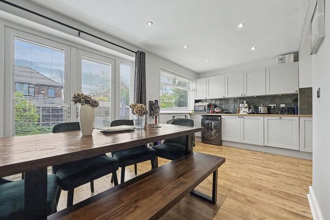 3 Berwick Avenue, Manchester photo 3