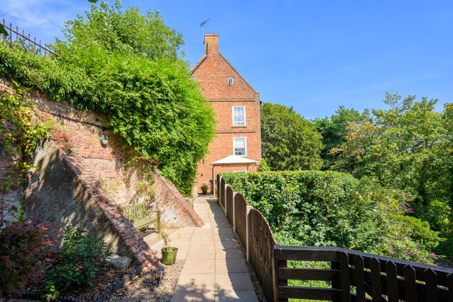 The Old Grammar School, Phoenix Bank, Market Drayton photo 4