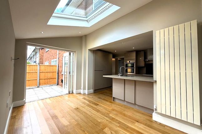 48 Marriott Close, Feltham photo 4
