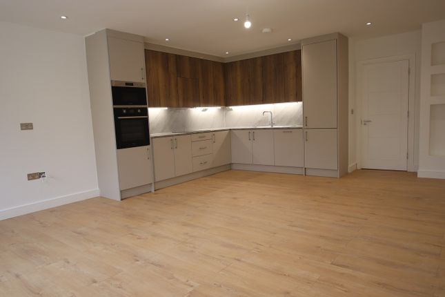 Flat to rent in Purley Rise, Purley