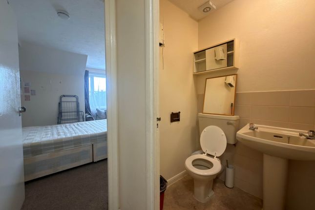 59, Mahon Close, Enfield photo 3