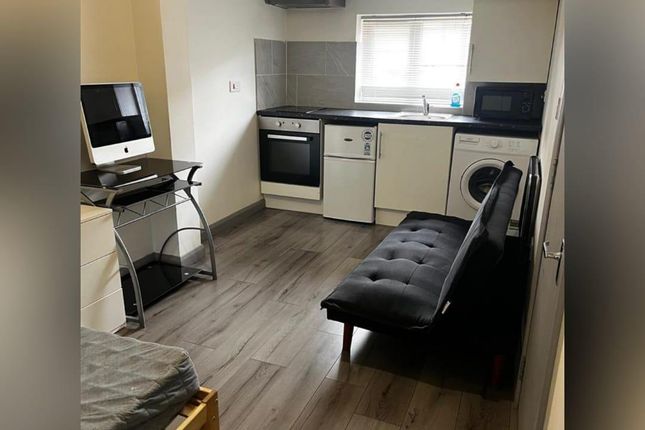 Thumbnail Flat to rent in Merlin Close, Yeading, Hayes