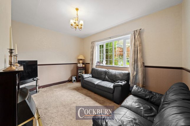 26, Kingsley Wood Drive, London photo 2