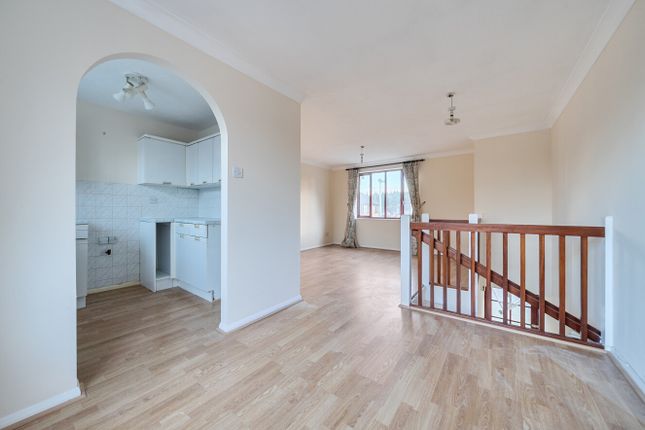 31, Pyegrove Chase, Berkshire photo 4