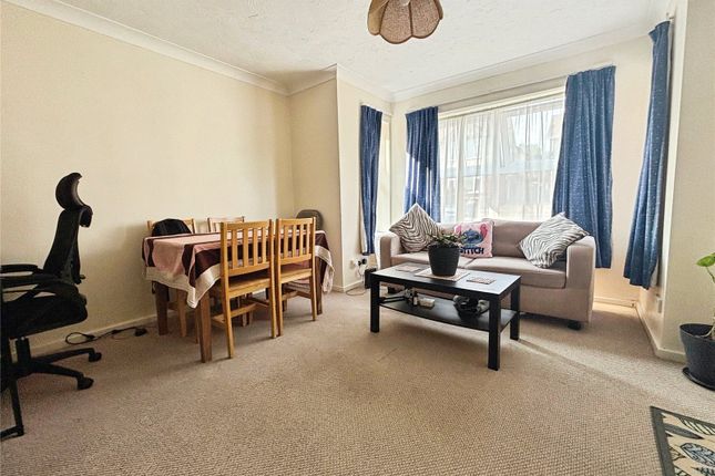 Flat 3, 14, Newcastle Road, Berkshire photo 2