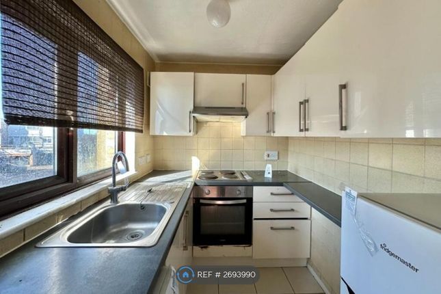17, Fellowes Court, Cranford Lane Harlington, Hayes photo 5