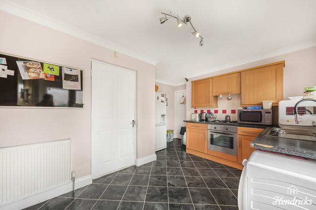 7, Droitwich Avenue, Southend-on-sea photo 4