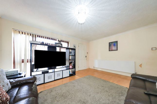 32, Ryecroft Avenue, Wolverhampton photo 3