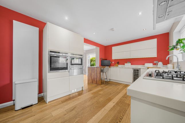 2 Barley Mow Way, Shepperton, Surrey photo 2