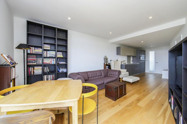 Thumbnail Flat for sale in Packington Street, London