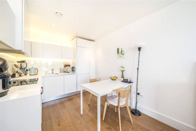 Flat 115, Wallace Court, 44, Tizzard Grove, London photo 4