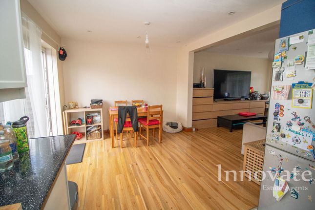 23, Lea Avenue, Wednesbury photo 3