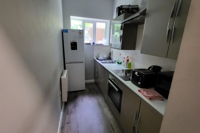 Room to rent in Room 14, 2-4 Auckland Road, Wheatley, Doncaster