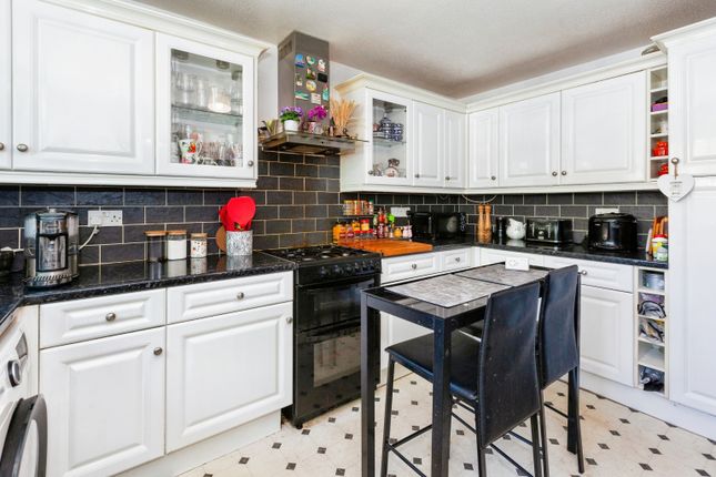 82, Pentland Road, Slough photo 3