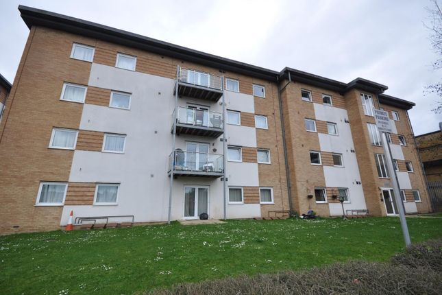 Thumbnail Flat to rent in Observer Drive, Watford
