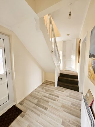 11 Parkway North, Doncaster photo 3