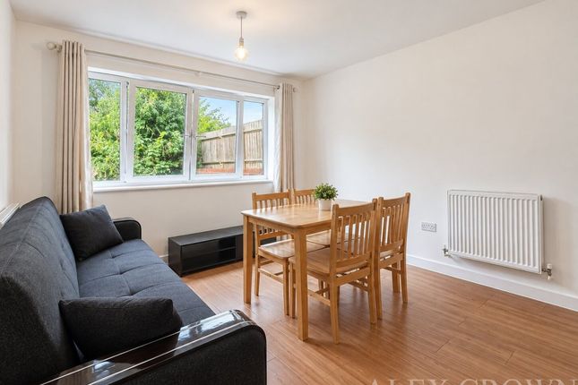 Flat 1, Cannock Court, Hawker Place, London photo 4