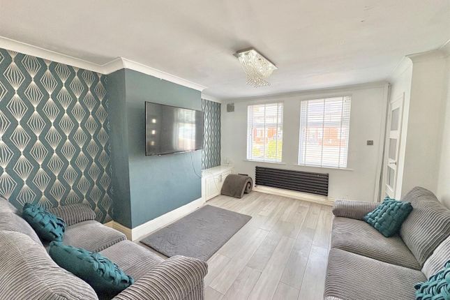204, Hope Carr Road, Leigh photo 2