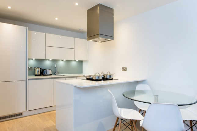 Flat to rent in Horizons Tower, Yabsley Street, London