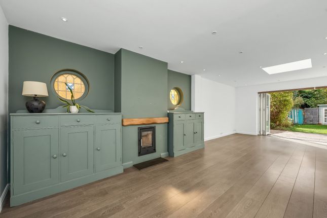 21, Mayfield Road, Walton-on-Thames photo 4