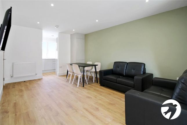 Flat to rent in Paxton Place, London