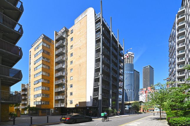 Flat for sale in Gainsborough House, Canary Wharf
