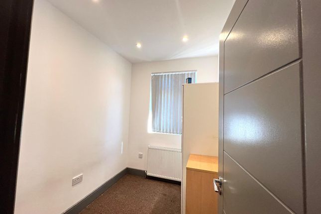 Flat 2, 17 , Dane Road, Southall photo 4