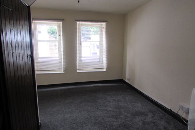 Flat to rent in High Street, Huntingdon