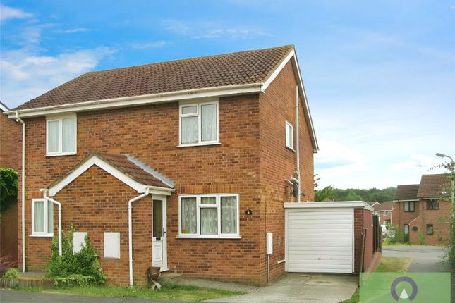 Thumbnail Semi-detached house for sale in Newlands, Ashford