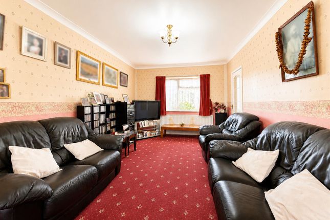 3, Prestwick Close, Norwood Green photo 2