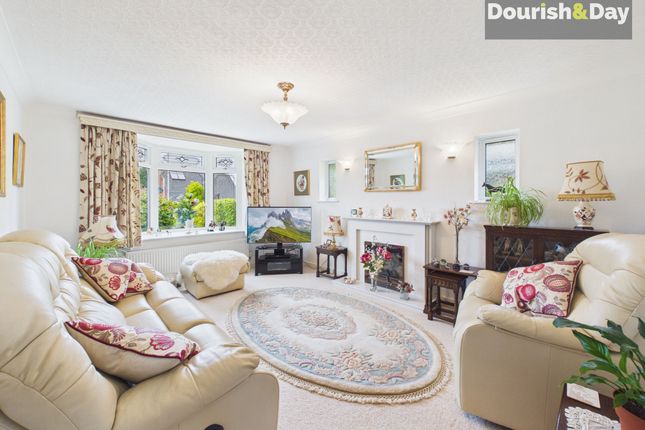 6 Oakridge Close, Stafford photo 2
