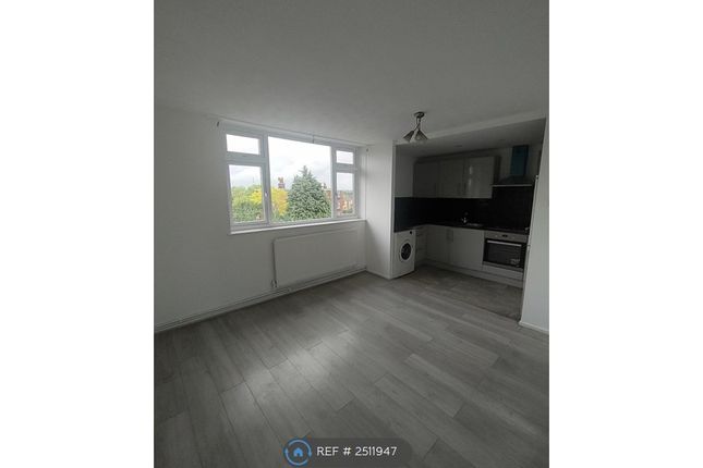 Spacious 3-Bedroom Flat With A Private Garden