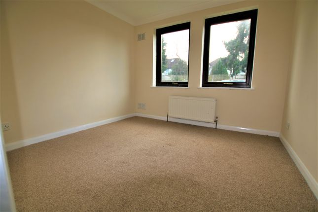 15, Horrnbeam Gradens, Slough photo 5