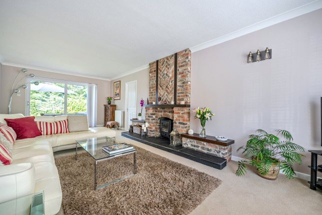 12, Prior Croft Close, Surrey photo 4